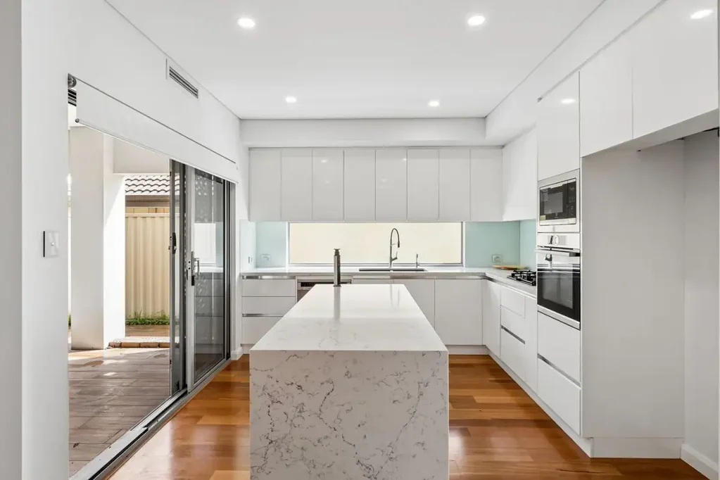 OUTSTANDING RESIDENCE