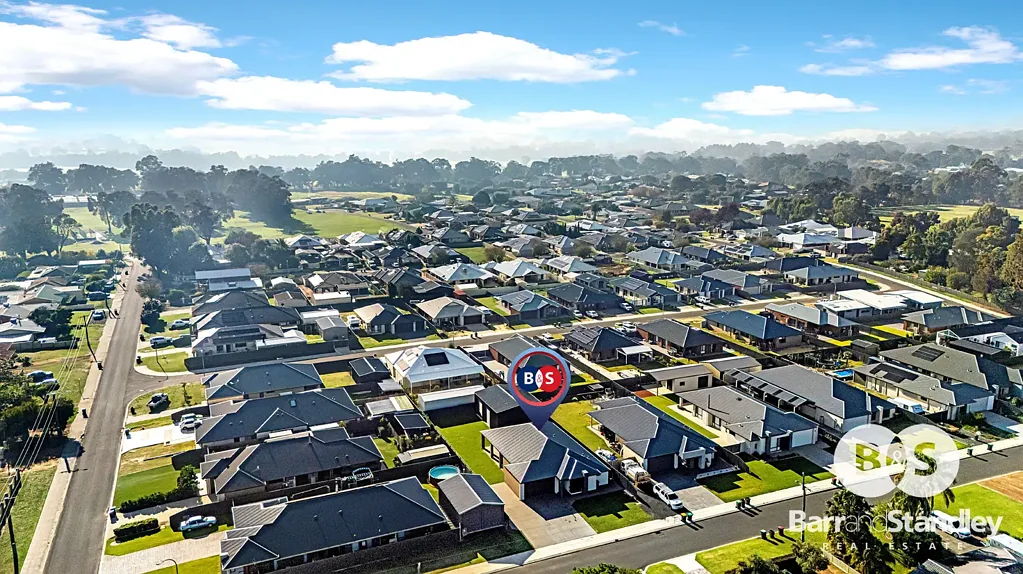 Burekup 4 Bedroom Stunning Home with Side Access to an Amazing Shed!