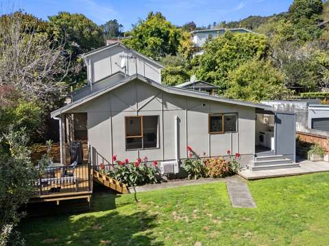 Pinehaven 2Moenga 2 Bedrooms, Office, Sensational Decking