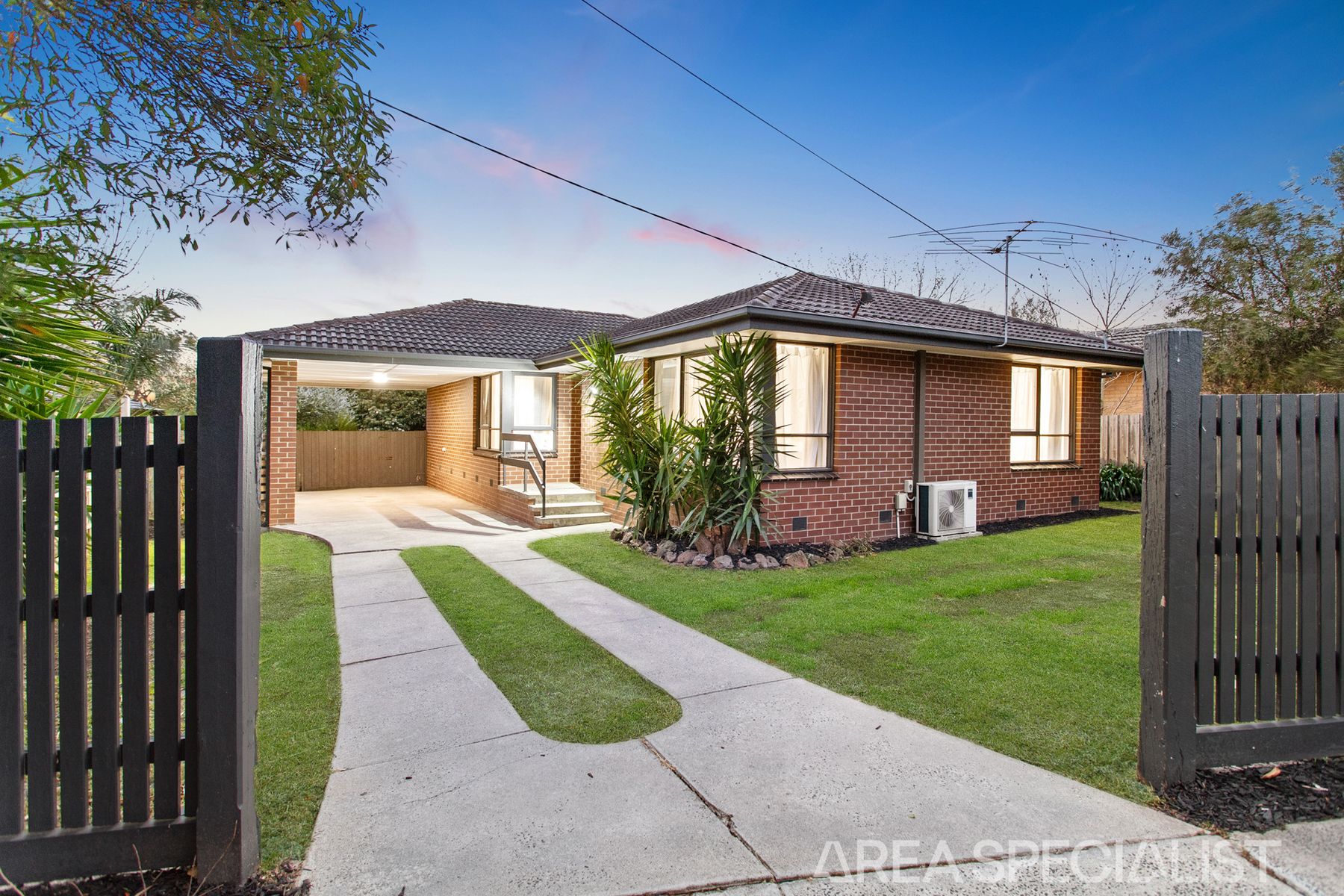 8 LEAWARRA PDE, FRANKSTON VIC 3199, 0 Kuwarto, 0 Banyo, House