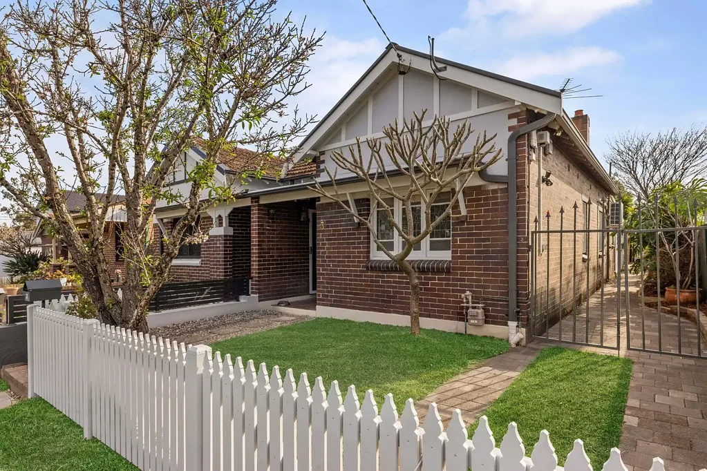 Croydon Park 3Kwarto Stylish and versatile semi filled with sunshine