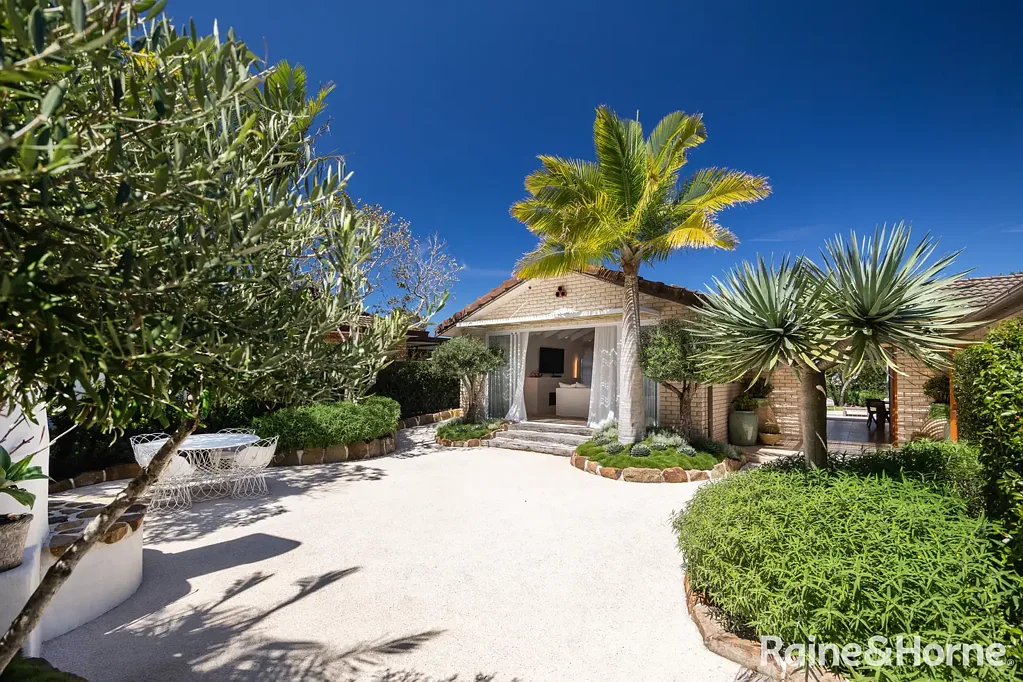 18 Clyde Street, Mollymook Beach, NSW 2539