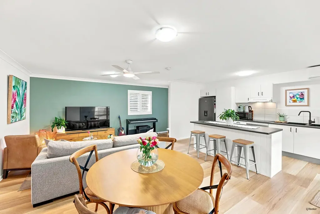 Tweed Heads South 2Moenga Beautifully Renovated Riverside Apartment.