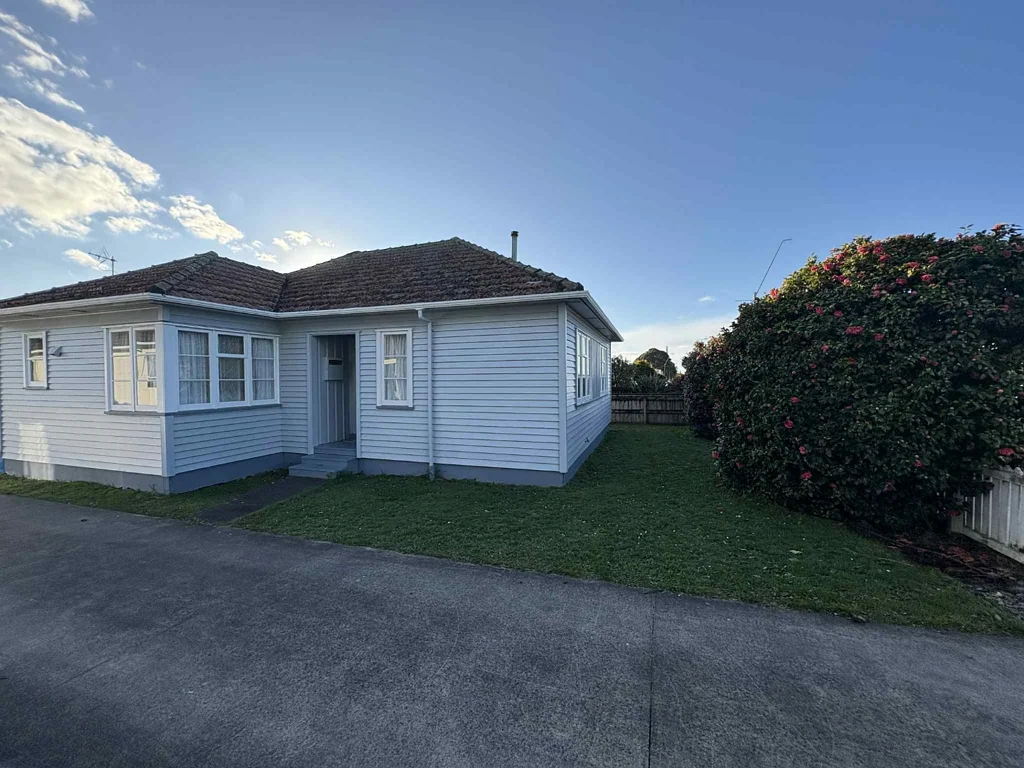 THREE BEDROOM IN PRIME LOCATION