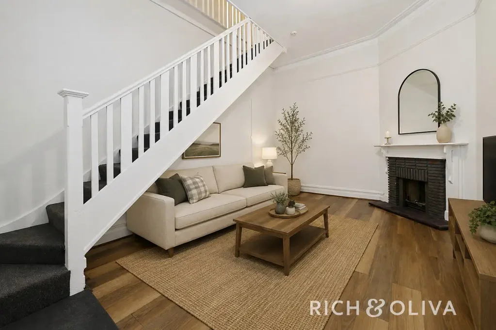 SPACIOUS 3 BEDROOM TOWNHOUSE STYLE HOME