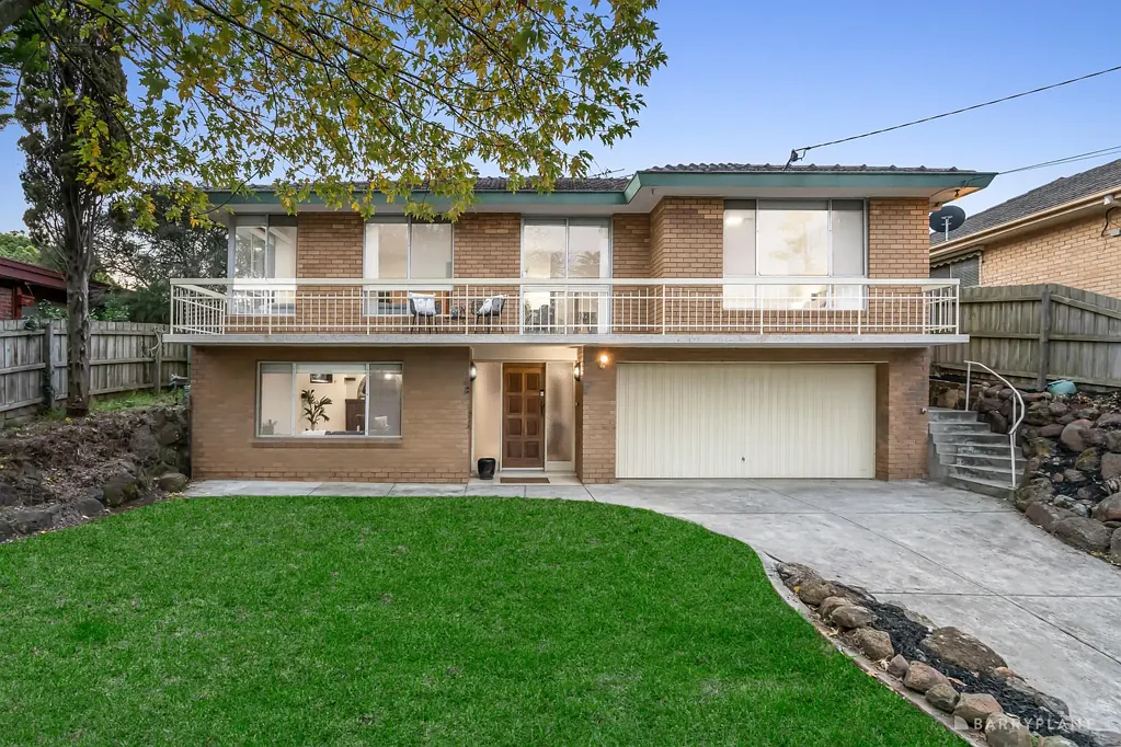 Doncaster East 3ห้องนอน Timeless Double-Brick Family Home in Prime Location