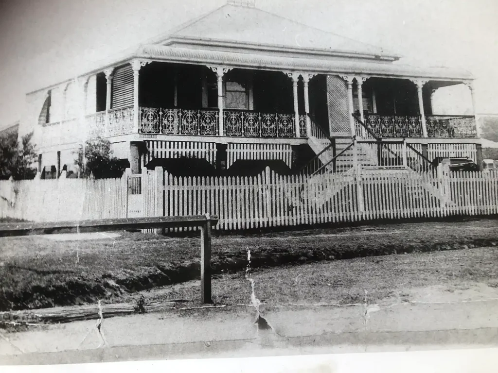 Shorncliffe 3房  Classic Federation Queenslander on a Double Corner Block in Shorncliffe’s Golden Triangle