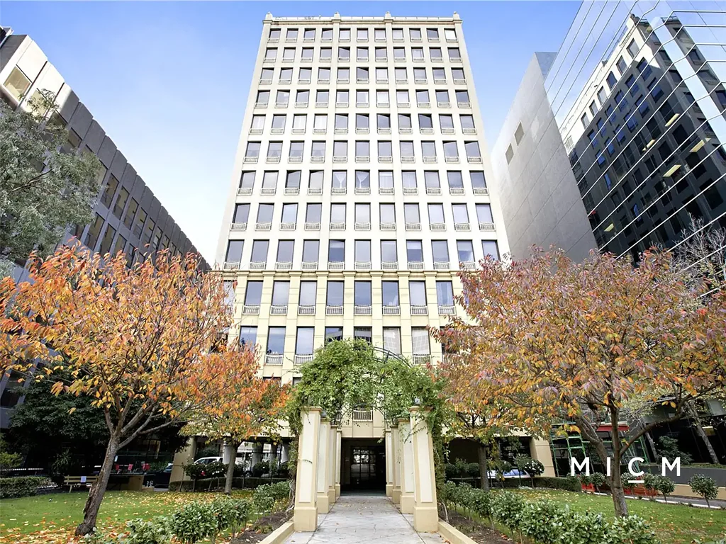 One Bedroom Apartment on Level 4 of the Deva Complex Located on St Kilda Road!