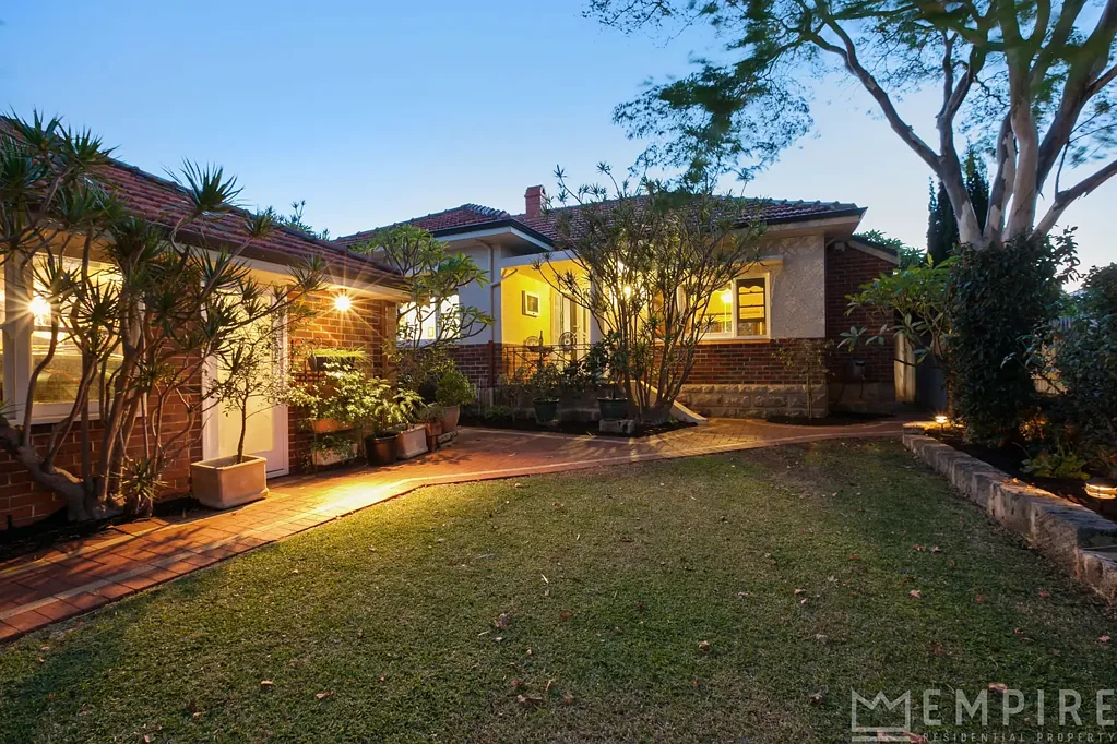 135 Moreing Road, Attadale, WA 6156