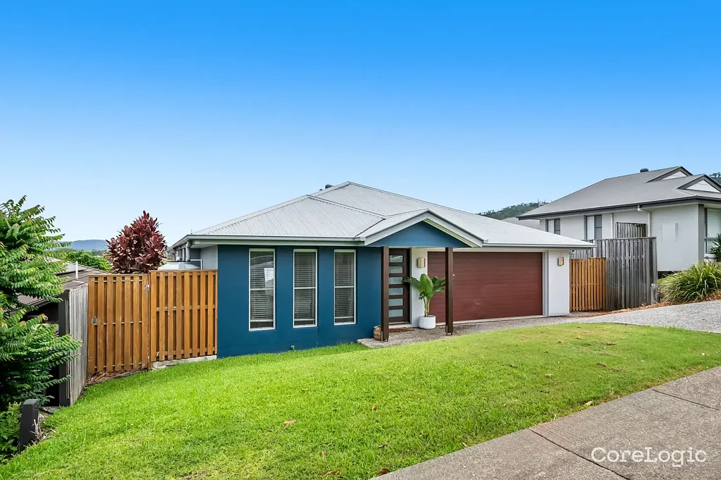 Beautiful Family Home With Hinterland Views