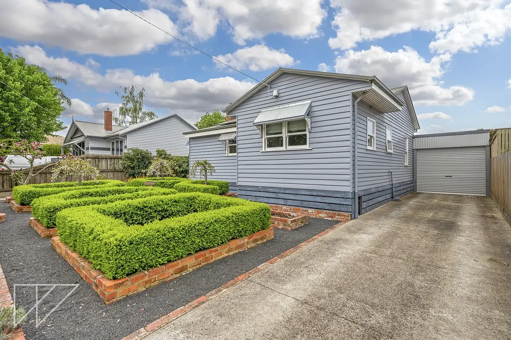 Warragul 3 Bedroom Unbeatable Location & Timeless Charm