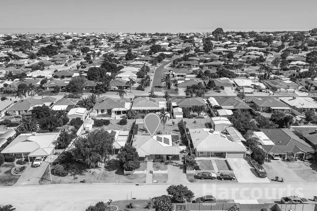 13 Lavender Gardens, Halls Head, WA 6210