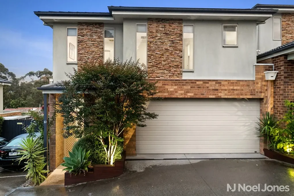 Charming Townhouse In Peaceful Donvale
