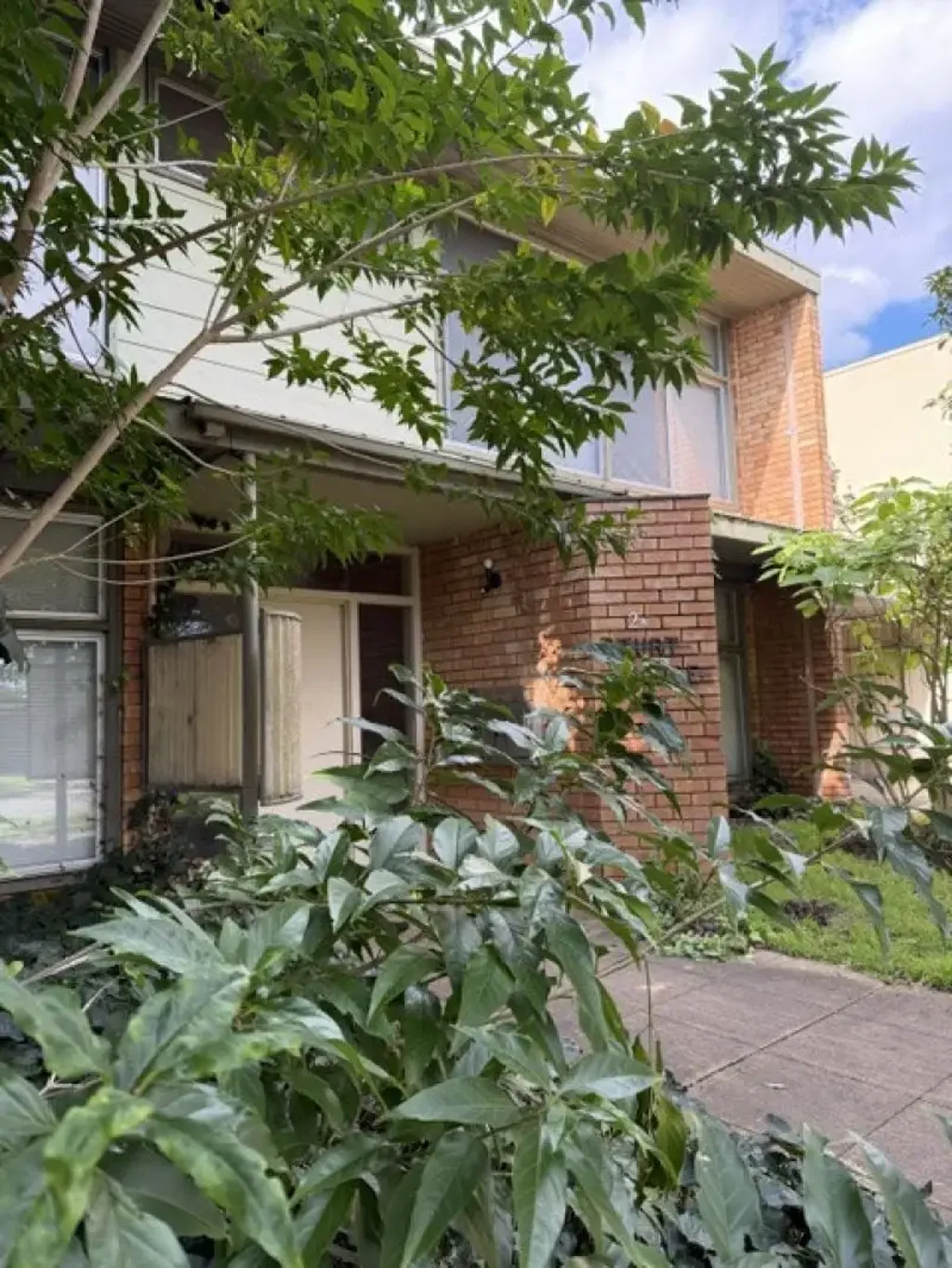 Minutes to Burnside Village & Norwood, Great & Quiet Location
