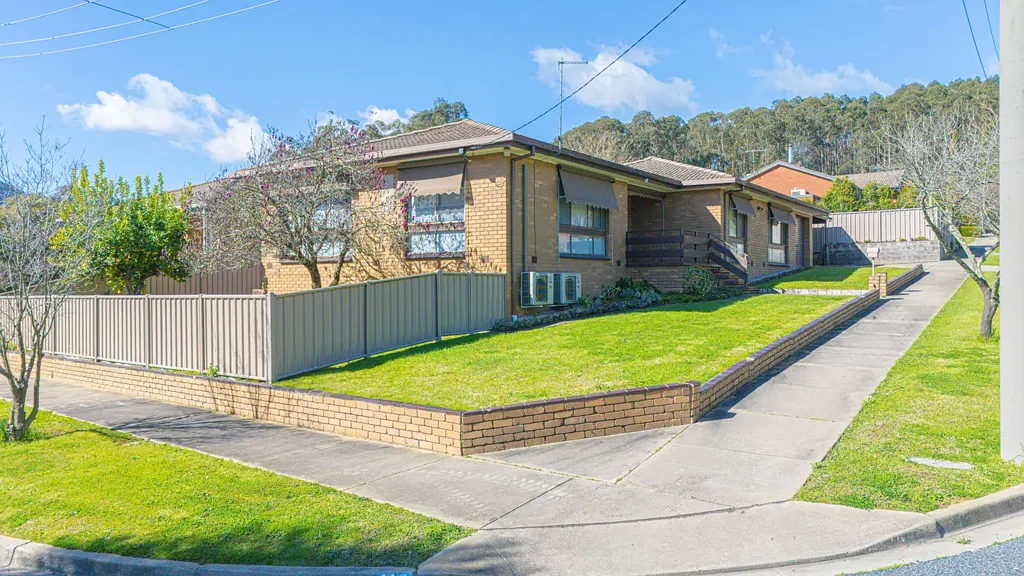 Myrtleford 3 Slaapkamer Beautifully Renovated Brick Home with Views