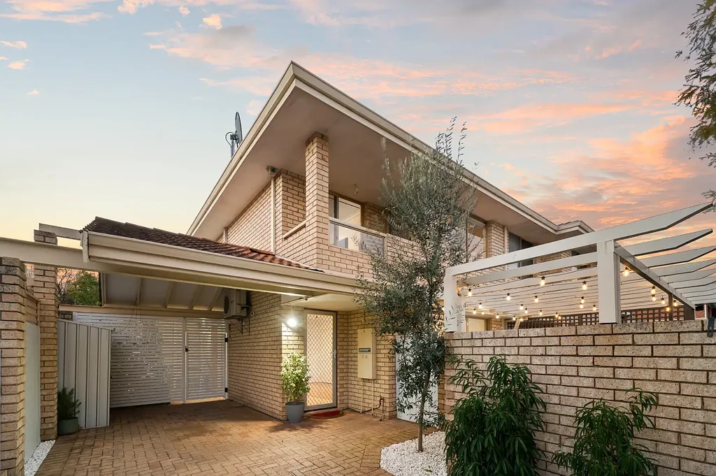 Victoria Park 3房  Prestige, inner-urban Townhouse renovation, "worth fighting for" !