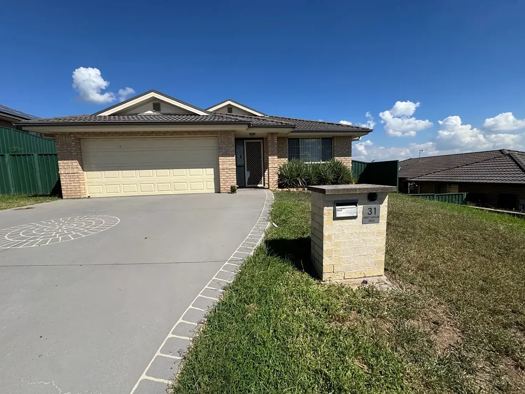Large Family Home In Eastbrook Links Estate