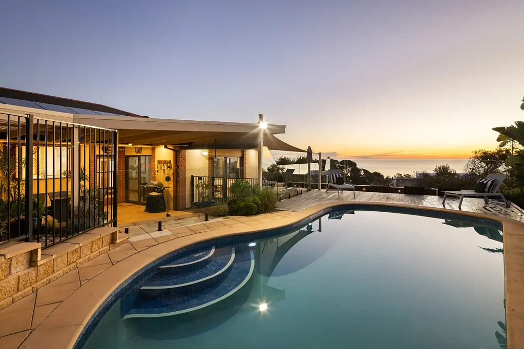 Marino 4બેડરૂમ A Poolside Entertainer Built Around its Coastal Outlook.