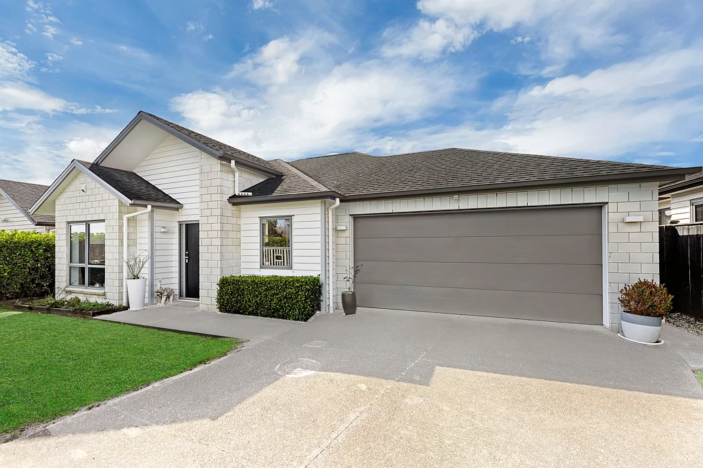 Karaka 4chambre Immaculate Single-Level Home at Harbourside Karaka