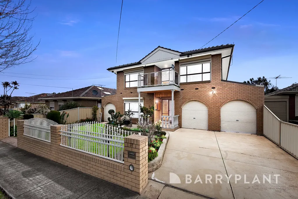 37 Meadowbank Drive, Sunshine North, VIC 3020