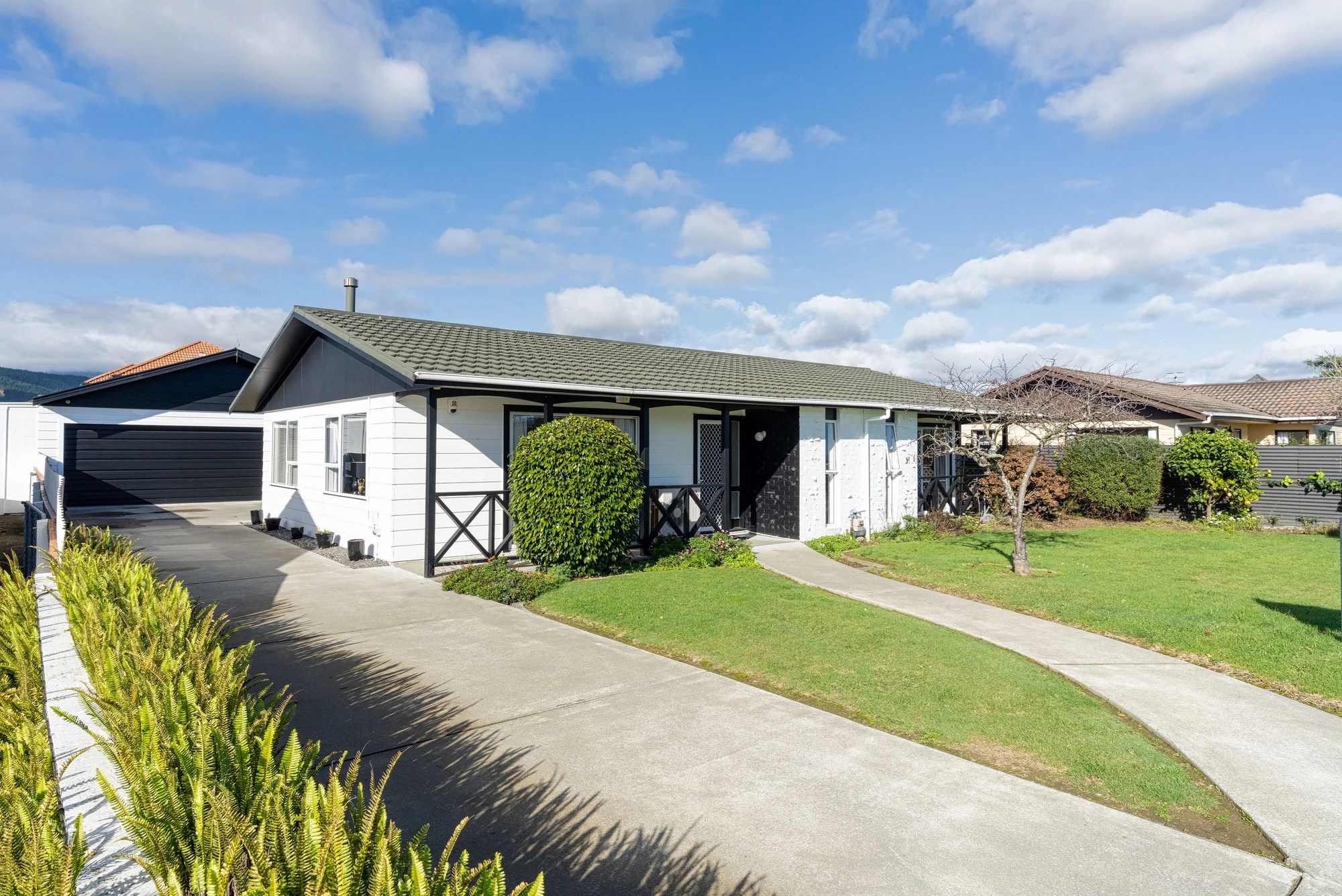Levin 3房  Family Living with Space for Work, Hobbies