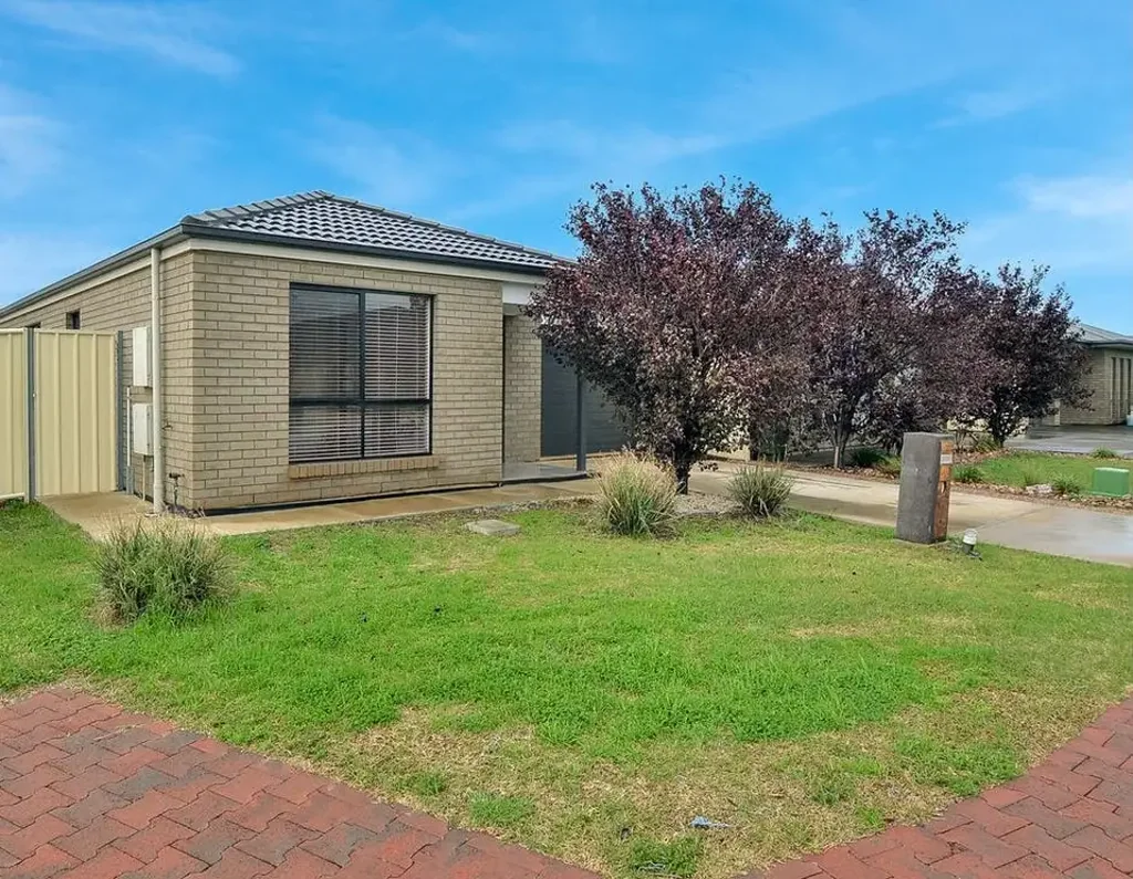 Modern 4-Bedroom Family Home in the Heart of Munno Para West