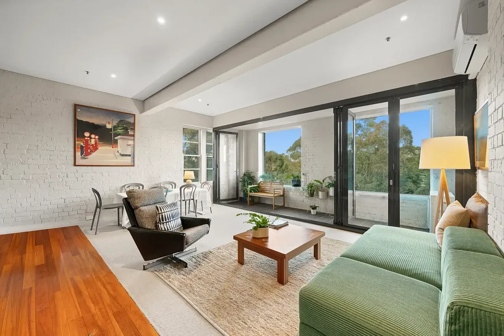 Dulwich Hill 1 Bedroom Oversized 1 B/R (92sqm) Apartment with Lovely Leafy Outlook