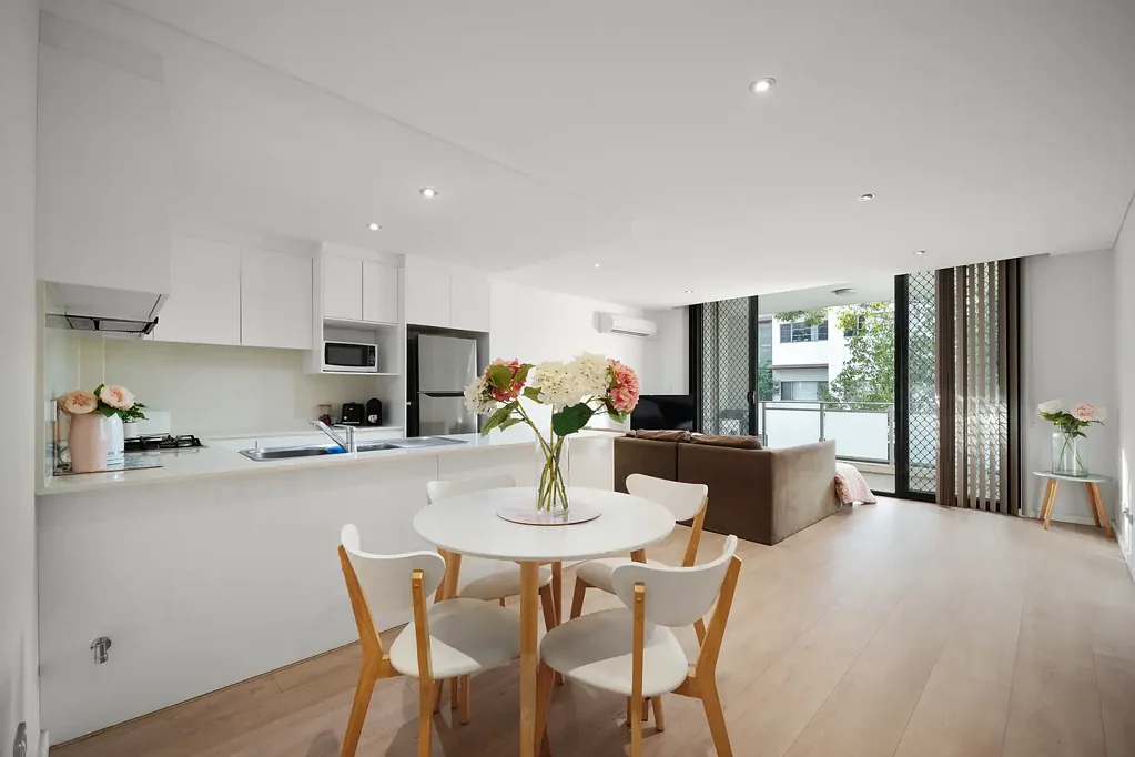 Homebush 2ਬੈੱਡਰੂਮ Stunning Dual Level, Double Brick Home | North Aspect w/ Two Balconies, 119SQM Entertainer