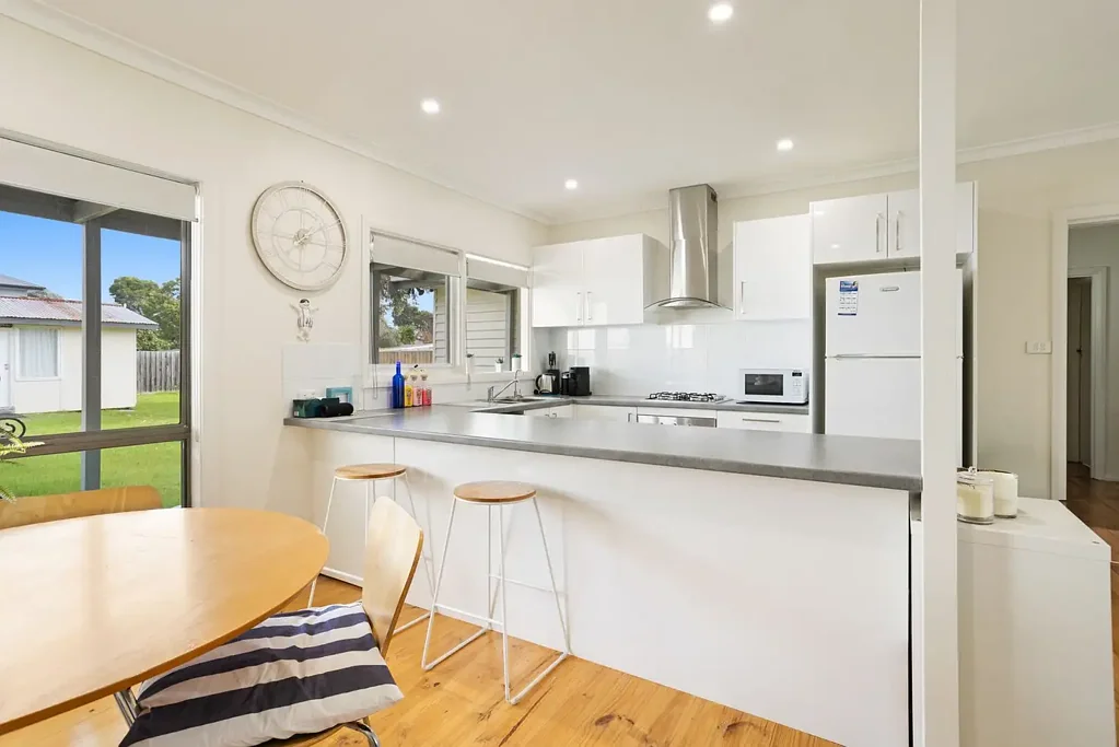 Charming Beachside Retreat - Fully furnished
