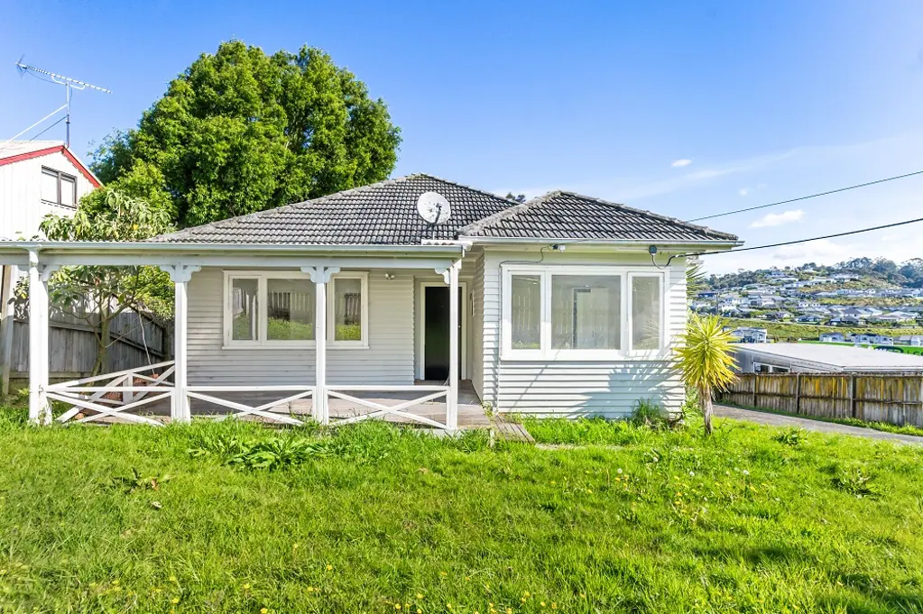 Stanmore Bay 3房  1950’s Weatherboard home on 850 sqm