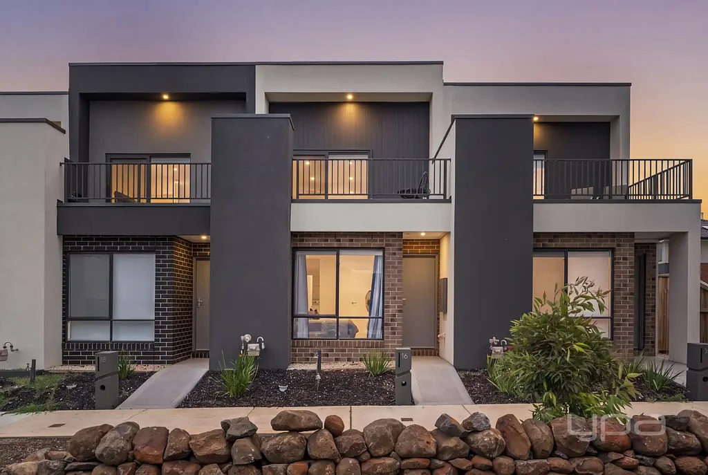 Rockbank 2બેડરૂમ IDEAL TOWNHOUSE IN GROWING LOCATION