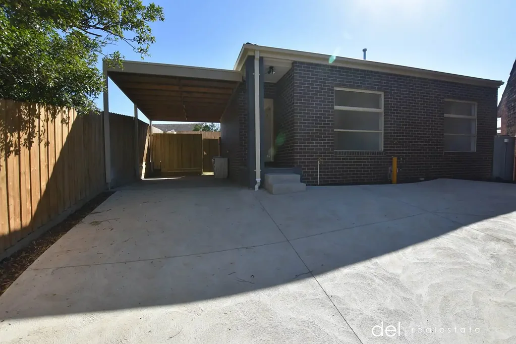 Modern Unit in Court Location