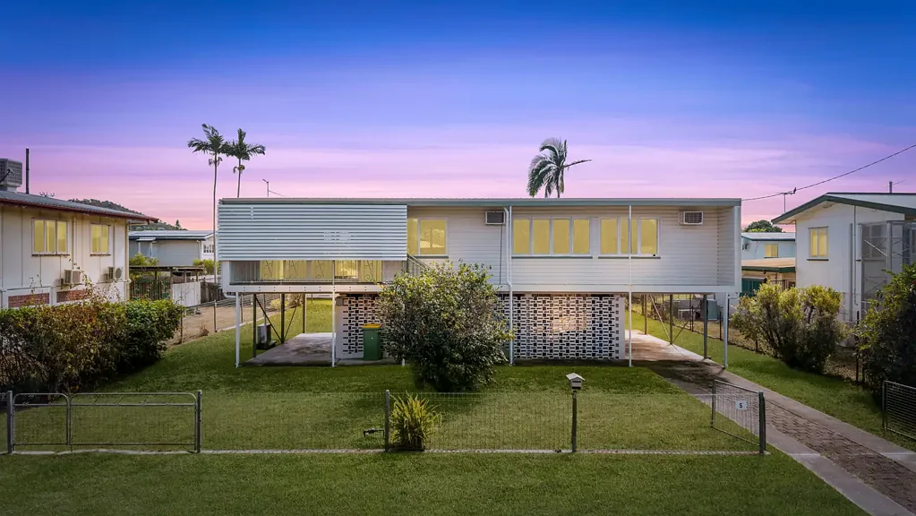Cranbrook 3房  Updated High-Set Living with Space & Future Potential in a Convenient Cranbrook Location