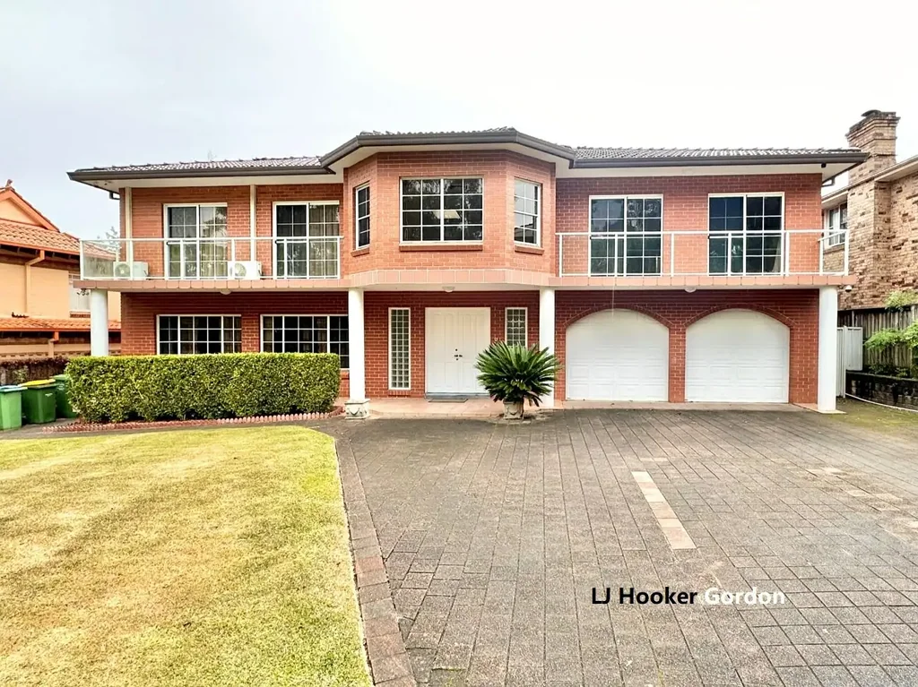 Solid and Luxurious Executive Family Home