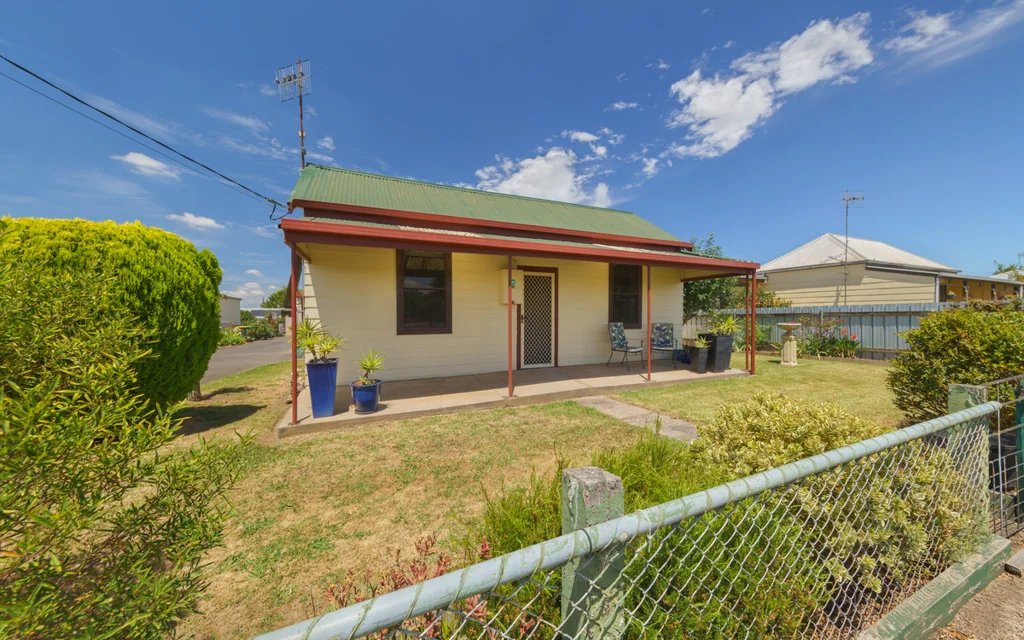 9 Stirling Street, Cobden, VIC 3266