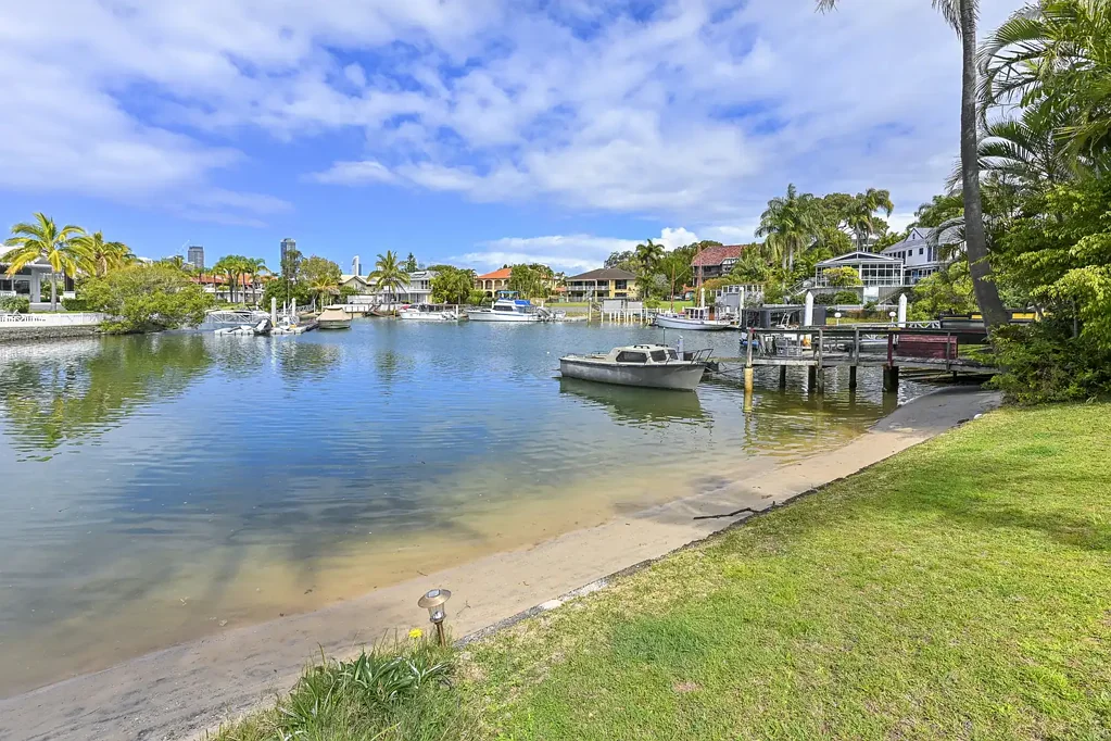 Southport 3બેડરૂમ 48 Years, One Family, One Exceptional Waterfront Opportunity in a Sought after Pocket!