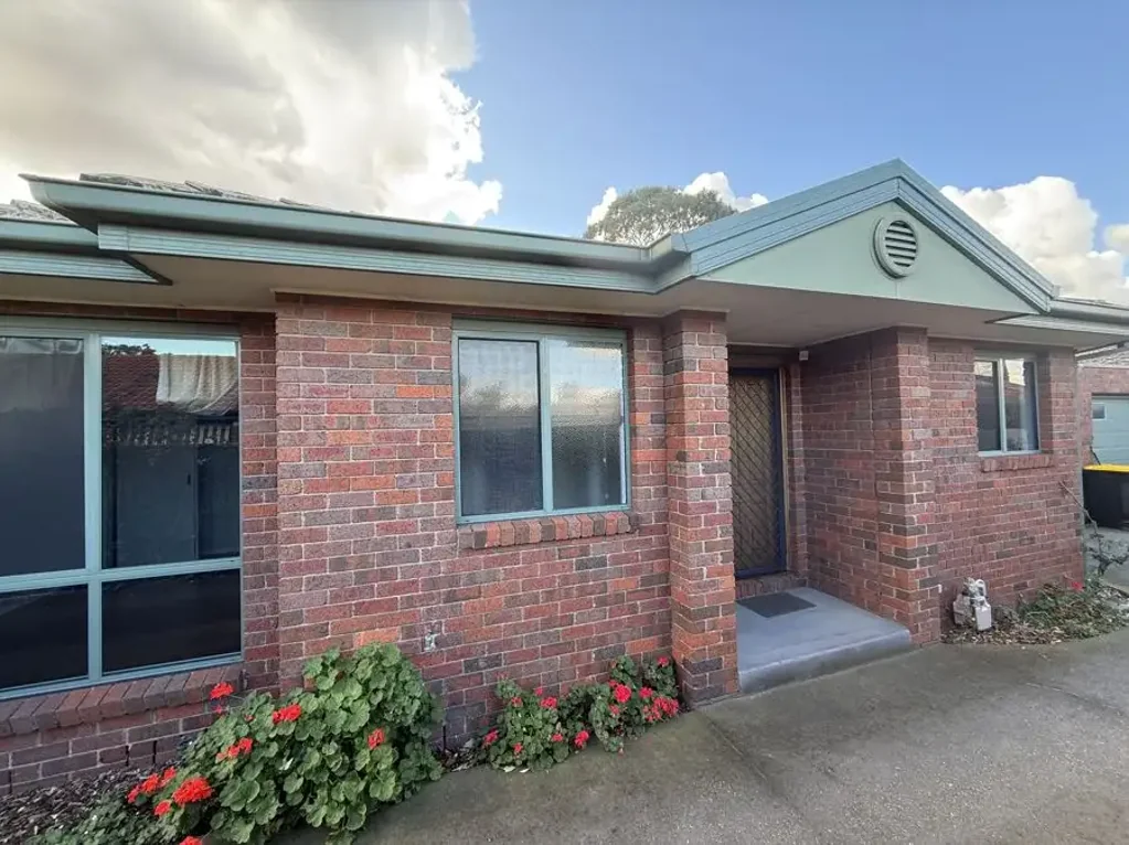 Cosy Villa Unit With Private Courtyard!