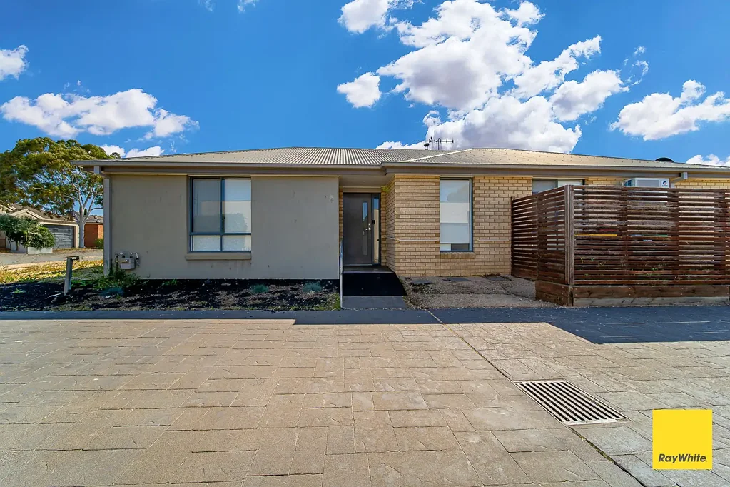 Spacious Townhouse Living in a Convenient Epsom Location