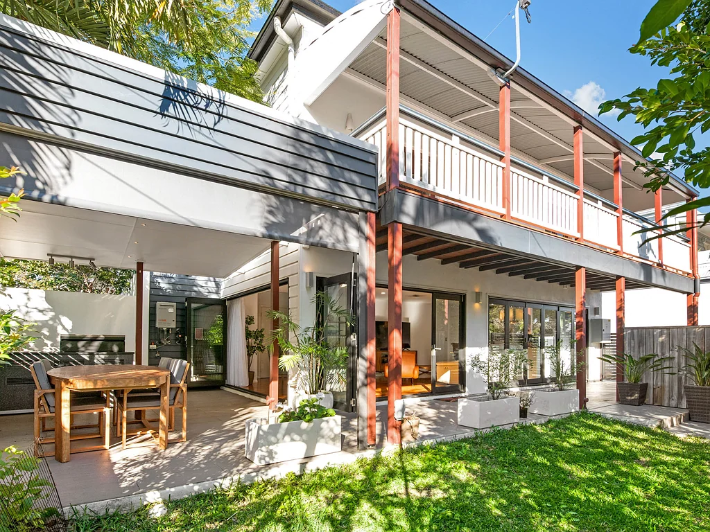 Hawthorne 3 Bedroom Sophisticated Freehold Townhouse in Blue-Chip Suburb