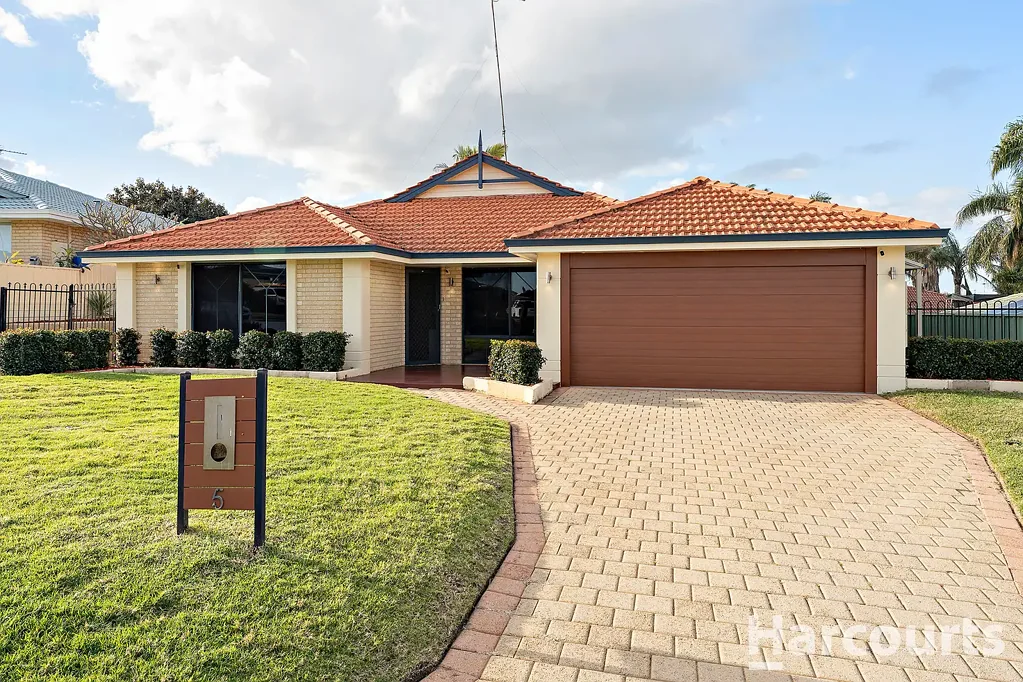 Halls Head 4 Bedroom A Home that brings Everyone Together!