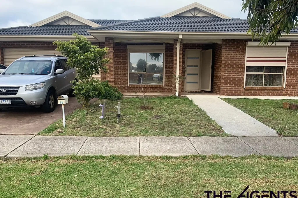 Spacious Family Home with Huge Backyard in Bluestone Green Estate
