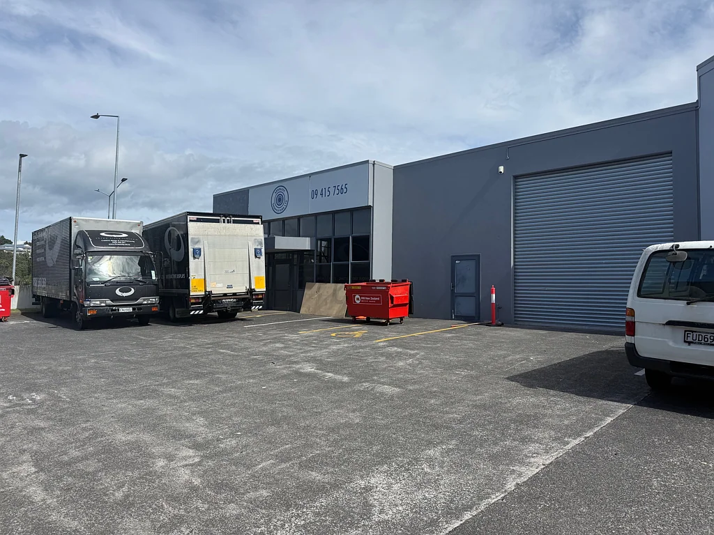 Albany Prime warehouse/showroom space with exposure