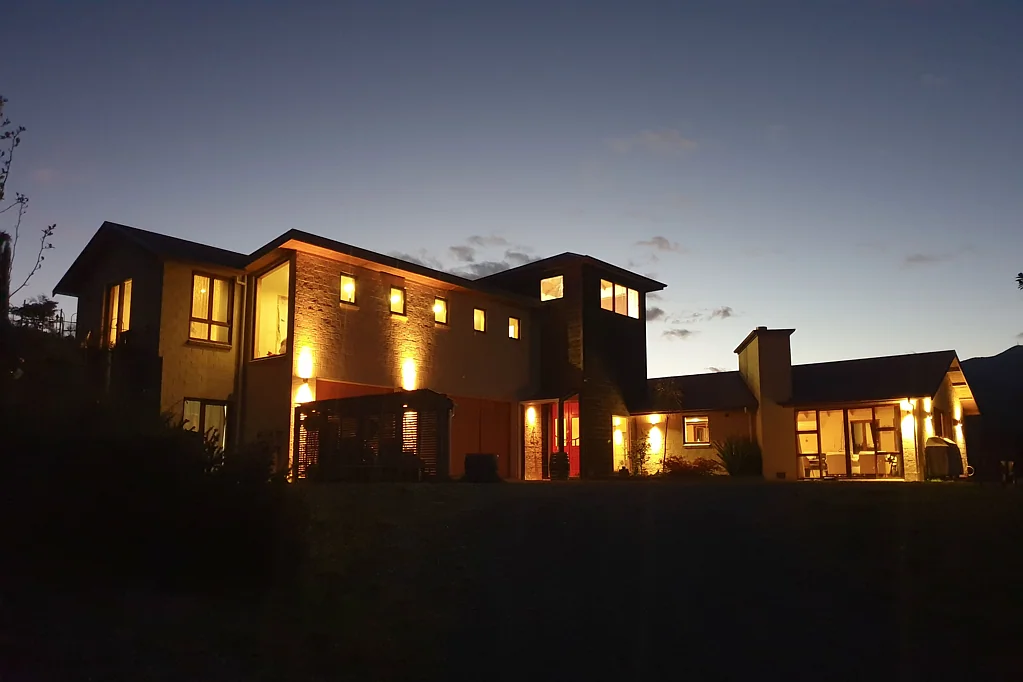 Motueka 3房  Sunny, Solid Hillside Sanctuary!