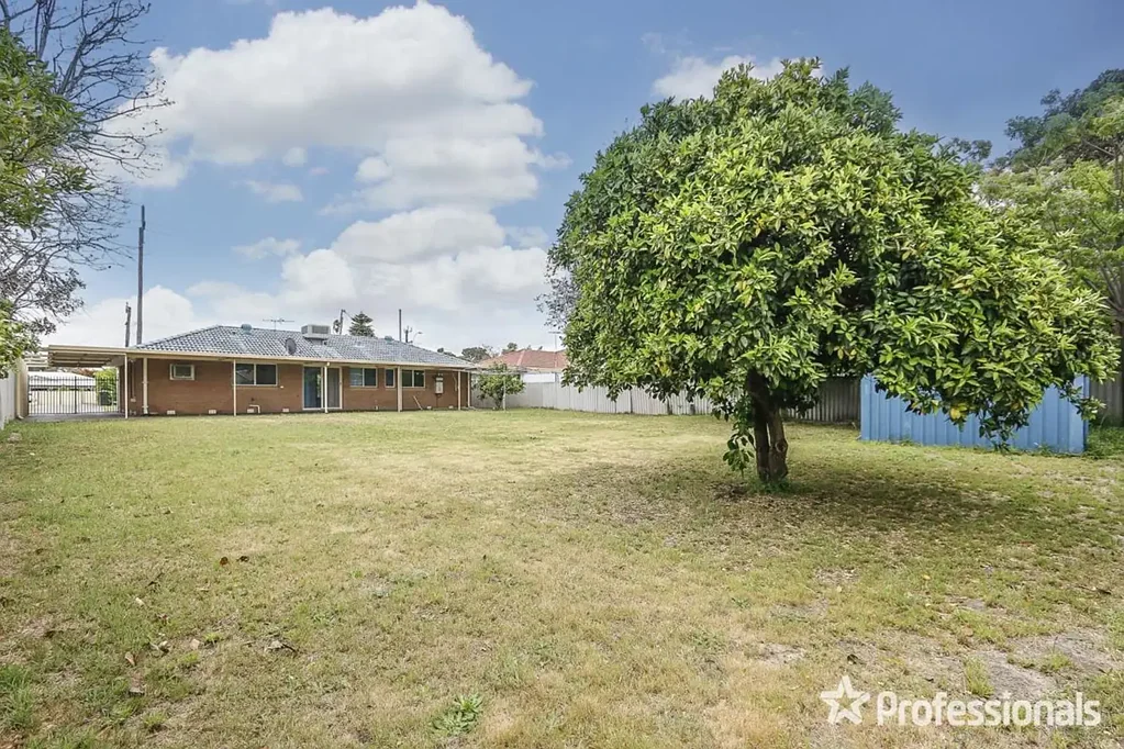 AMAZING LOCATION WITHIN MINUTES OF EVERYTHING!!