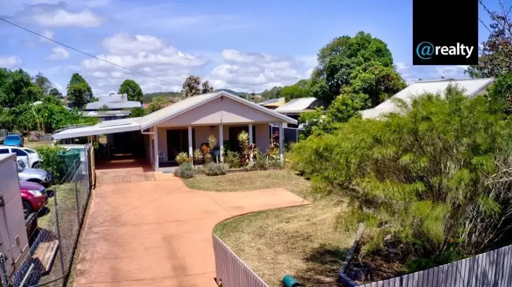 Ravenshoe 3部屋 Charming 3 bedroom residence, Commercial Workshop with Shop front and a thriving business potential! (3 in 1)
