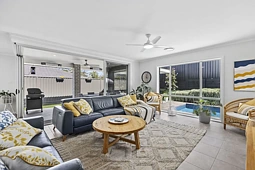 8 Pine Street, Glenning Valley