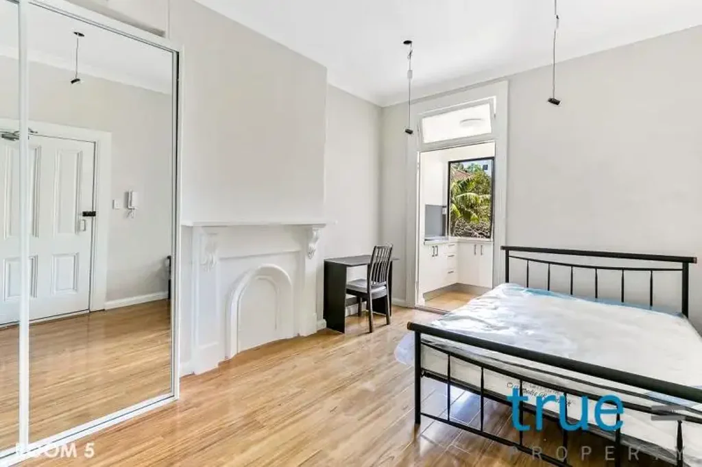 PEFECTLY LOCATED FURNISHED STUDIO