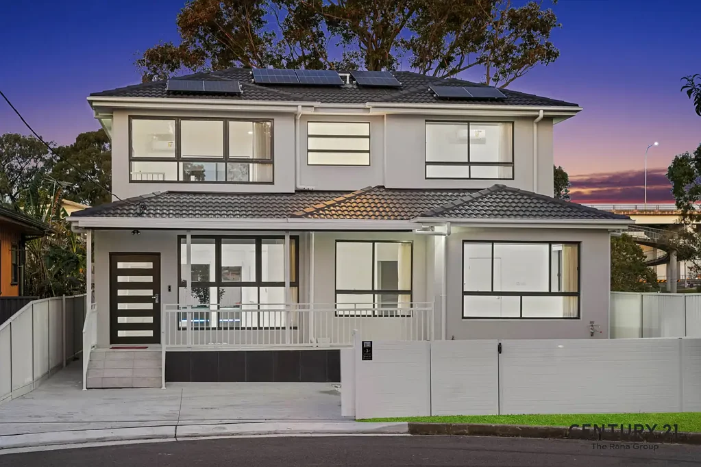 Rosehill 4chambre DUAL FRONTAGE, SECOND DWELLING POTENTIAL,645 SQM BLOCK, BRAND-NEW LUXURY HOME IN A PRIME LOCATION!