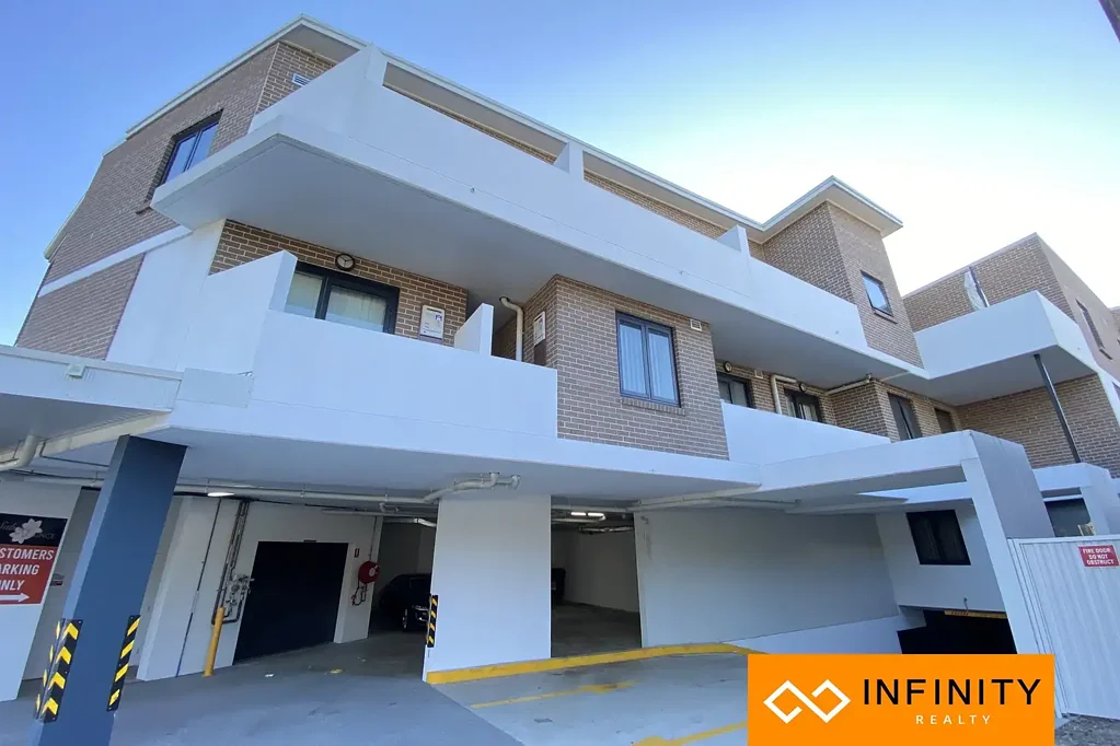 Bass Hill 2غرفة نوم Split level apartment with rental income ! Lift Access
26/4 Open Home cancelled