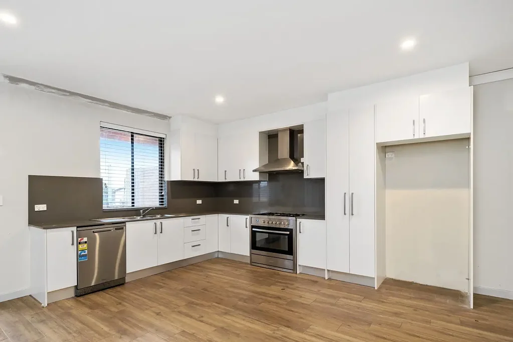 SECLUDED STYLE WITH PRIME FIVE DOCK CONVENIENCE!